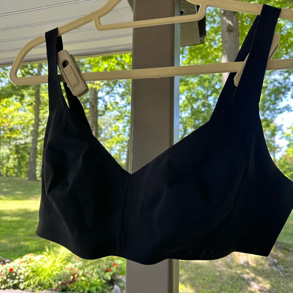 Lululemon black sports bra 36C